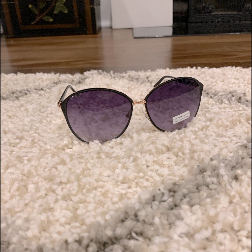 Tommy Hilfiger Sun glasses